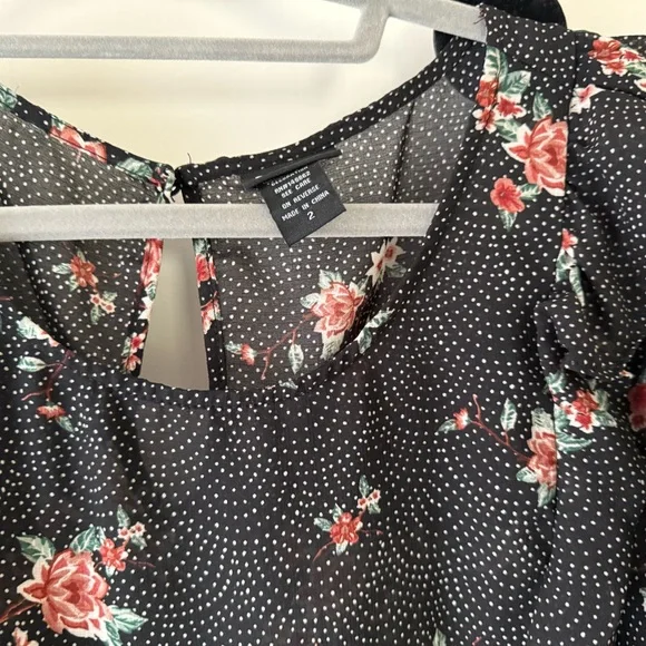 Torrid Floral Ruffle Blouse Great Preloved Condition Plus Size 2X - Picture 2 of 2